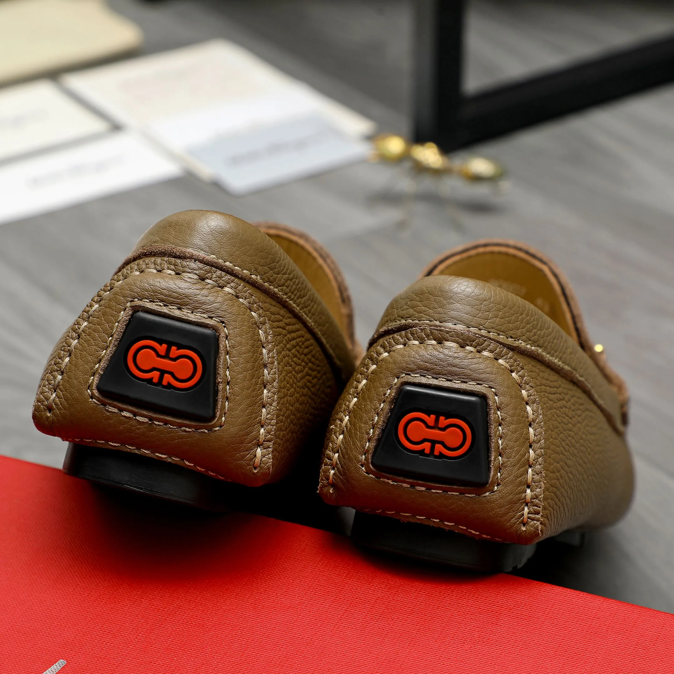 Men's shoes 💰420 Product trademark: Ferragamo "Ferragamo" business casual slip-on shoes Regular size: 38-46 (45.46 custom-made and non-returnable) Product materials: Selected small pebbled cowhide upper, sheepskin lining, original rubber outsole